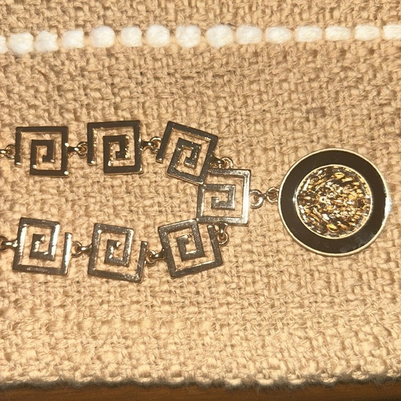 INSPIRED GUCCI LION HEAD NECKLACE 18” with extender - Picture 3 of 5